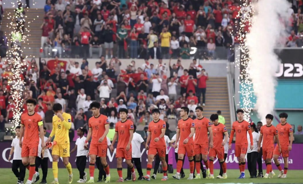 中国0比4日本。最好的成绩，惨痛的失利。亚洲亚军，史上最远的U23。
0比4，差