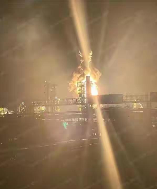突发，最近俄乌冲突最近有不少新情况。乌克兰似乎找到了新战术，有计划地打击俄罗斯能