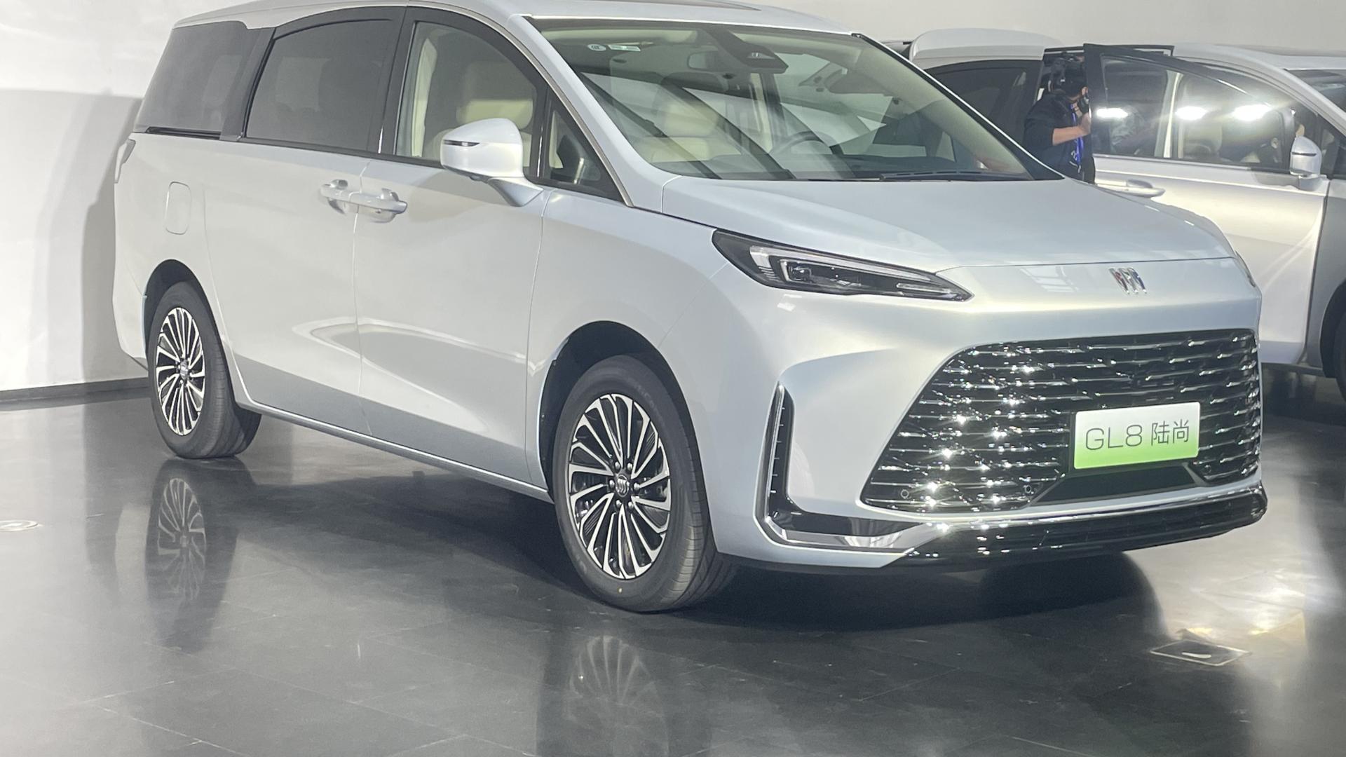 定价或有惊喜？全新别克GL8陆尚实拍，配航空座椅，“真龙”插混