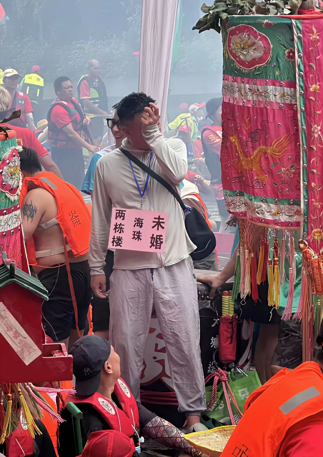 全村富有的适年青年都结婚了，剩下一个穷光棍无人问津