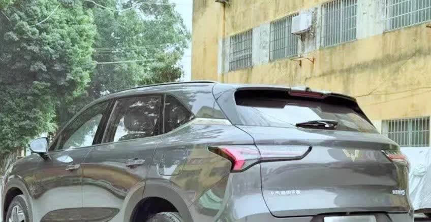 SUV”星光S很合适！空间大，人坐后排不憋屈！可伸腿，可随意，这样的车在10万级