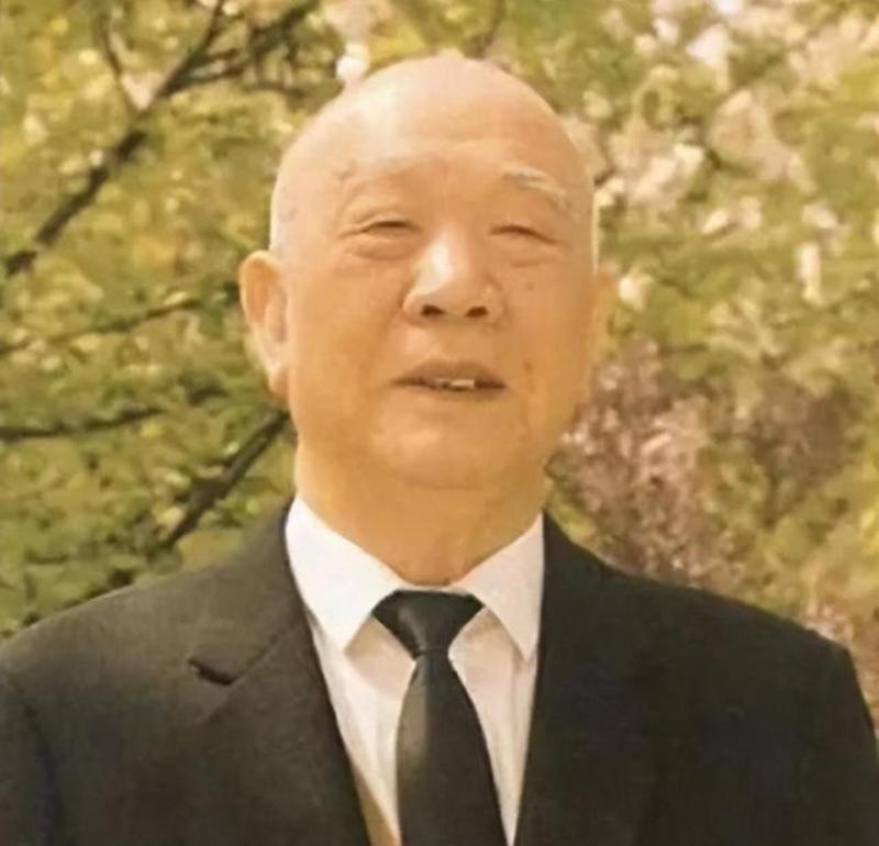 1975年毛主席得知一中将在芜湖当地委副书记，怒言：必须重新分配！
1975年1