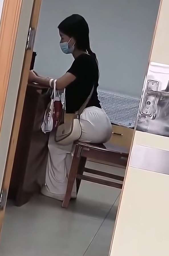 陪小姨子来医院看病了[害羞]