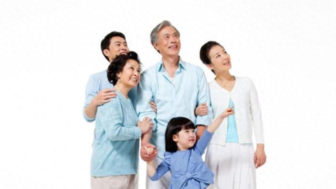 儿子对我的二婚老伴不冷不热，直到买学区房时才终于叫了一声爸