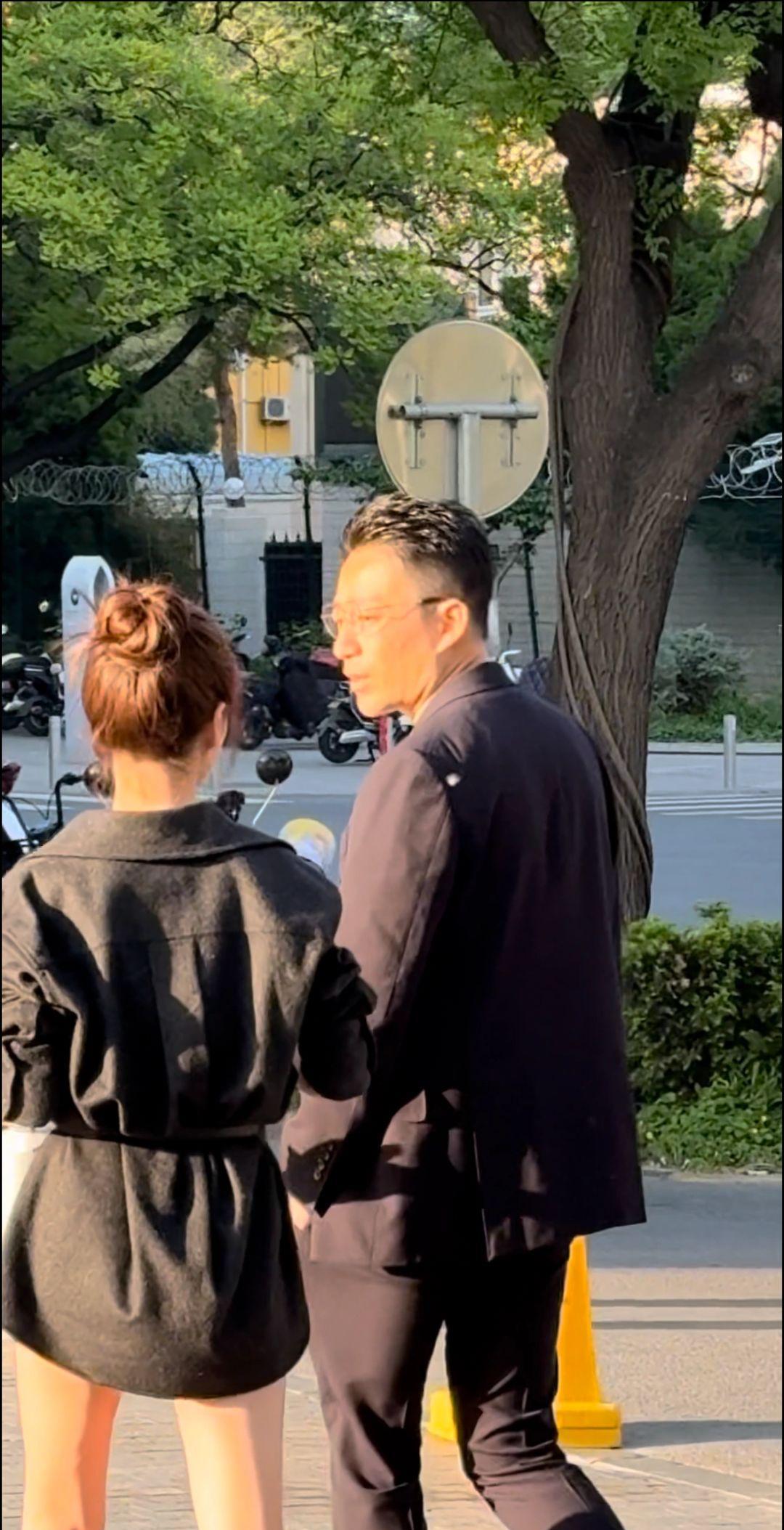 有网友遇见汪小菲和马小梅了，孩子没和他们在一起，就只有他两口子和两个助理，助力估