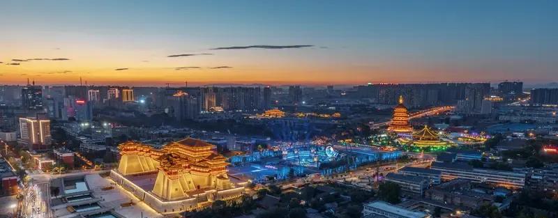 今年洛阳的夏天极为反常，热得宛如火炉一般。记忆里的洛阳从未这般炎热，而且五月份就