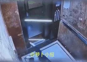 给保安大哥点赞，该出手时咱就出手，别惯着这怂货。
这是一段以前的视频，当时只流出