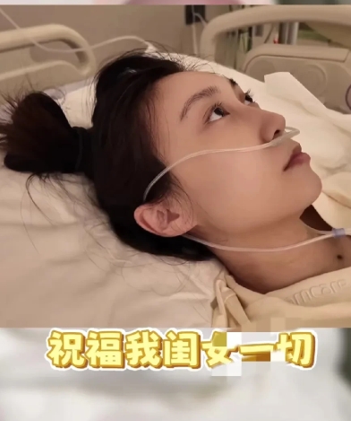 终于知道水均益女儿水亦诗为啥消失了一年多，原来是去办了一件大事。
水亦诗上一次更