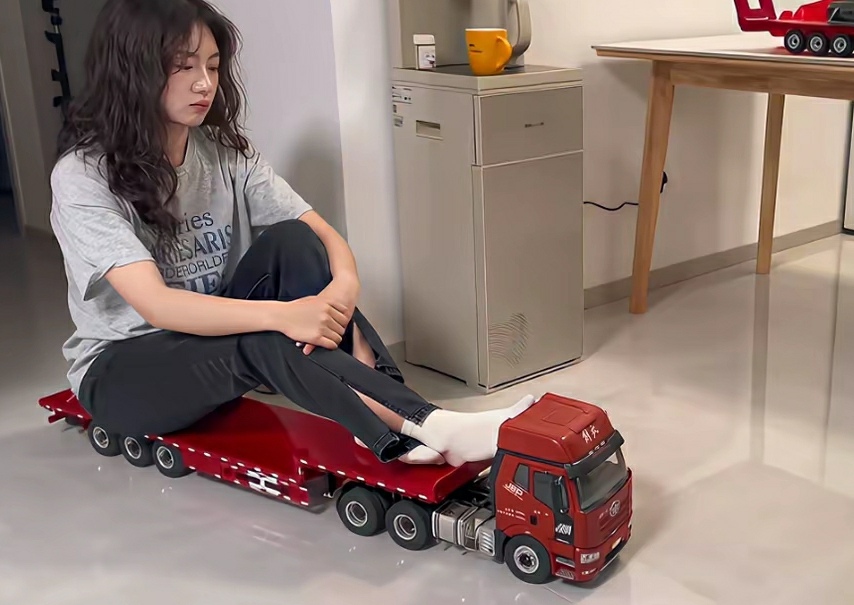 在家就能座卡车了，她心情还不好？