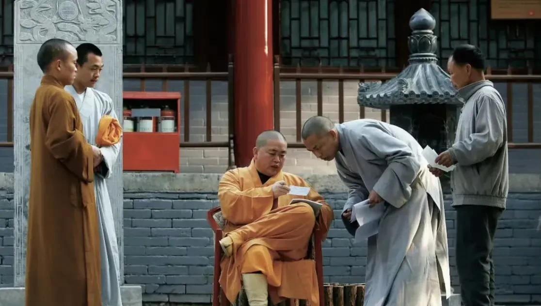 为何少林弟子法名都姓释？
因为释迦摩尼本师，从东晋时期的道安法师规定的，而释迦摩