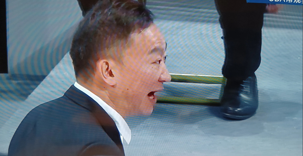 什么才算是好教练呢？就来瞧瞧咱青岛男篮的刘维伟吧。那什么是那种看起来不想再继续干