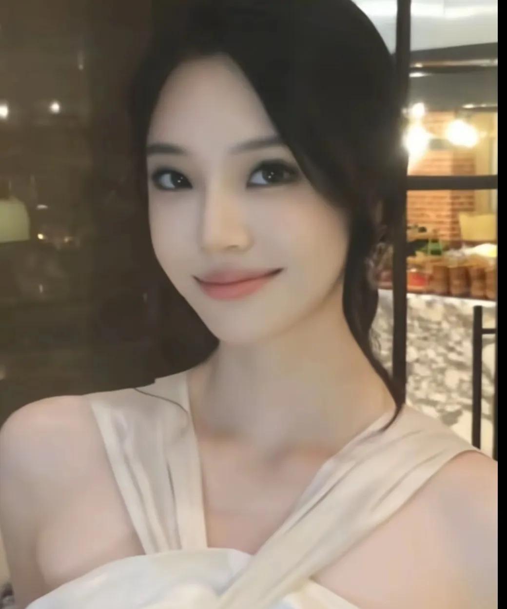 说白了，豪门全职宝妈就是要早点看清这一点，老公只会花钱养自己的小孩，不会花钱养老