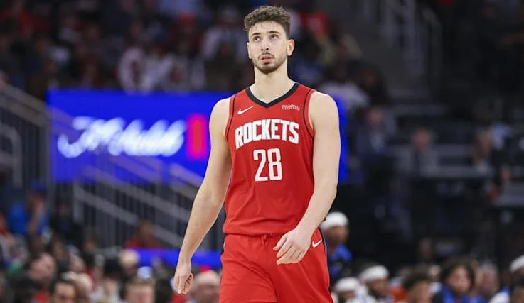 火箭自媒体Playoff HOU更新社交媒体，晒出一则有趣的讨论。
其写道：“阿