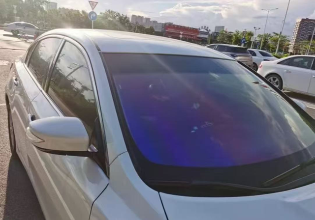 汽车隔热膜怎么撕操作不当后果严重
说起撕汽车隔热膜，我可是满肚子火，本来想着自己