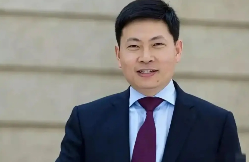 余承东的战绩，任何人只要完成一个单项，都足以享誉全球，在行业封神，他却一个接一个