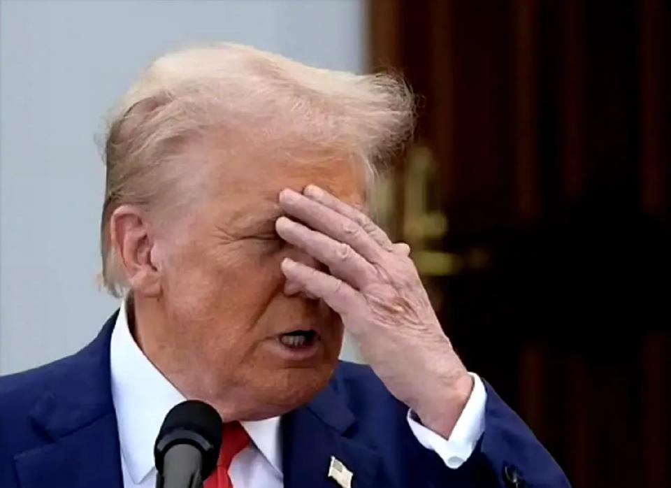 为啥是纽约日报和CNN？他们跟特朗普有多大仇？
此前据纽约日报和CNN爆料说，据