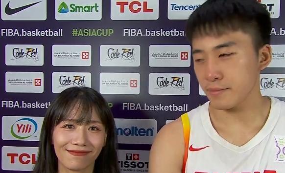 原来是抽筋了！王俊杰解释最后时刻不在场上：“没什么大事。这场比赛强度比较大，在第