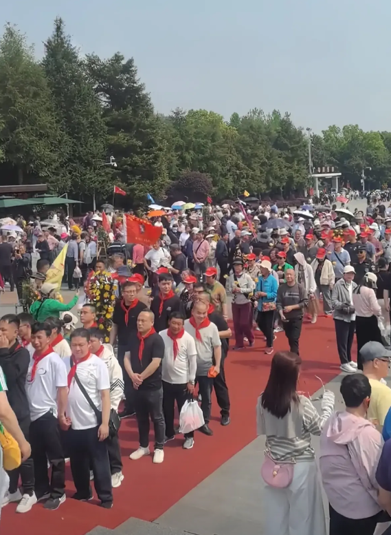 五一接近尾声，纵观全国，最火的不是北京和广东，也非上海和杭州，而是湖南的韶山和长