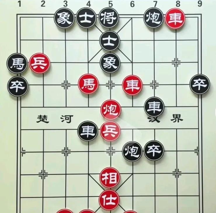 公园的实战中局，行棋至此，现在红方走棋，其实红方三步就可以绝杀的棋，还不知怎么样