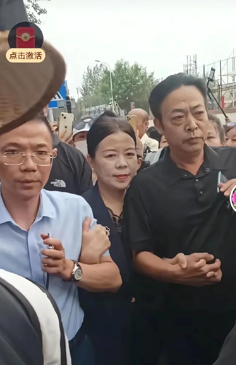 626，手牵手肩并肩一起走！



六月酷暑，来自全国各地的支持者们汇聚一堂，他