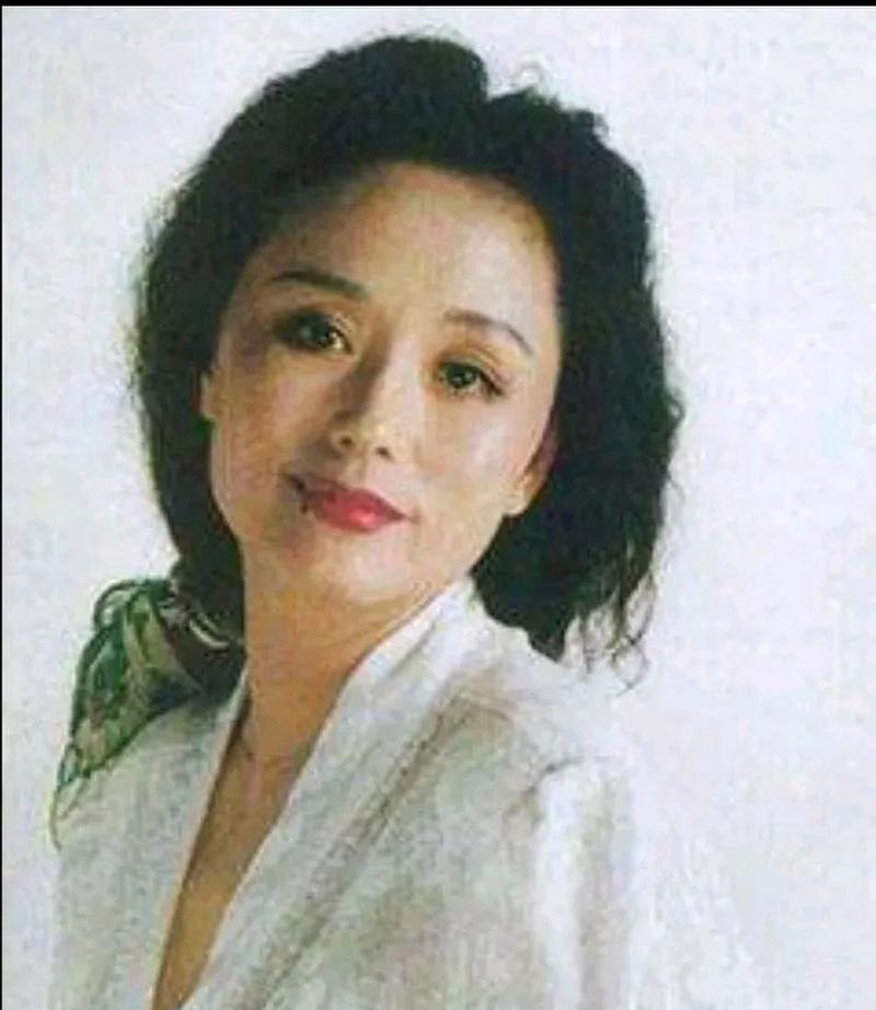 1979年，廖学秋因饰演潘金莲投身剧组，与老公一别六月。漫长的分离里，思念如藤蔓