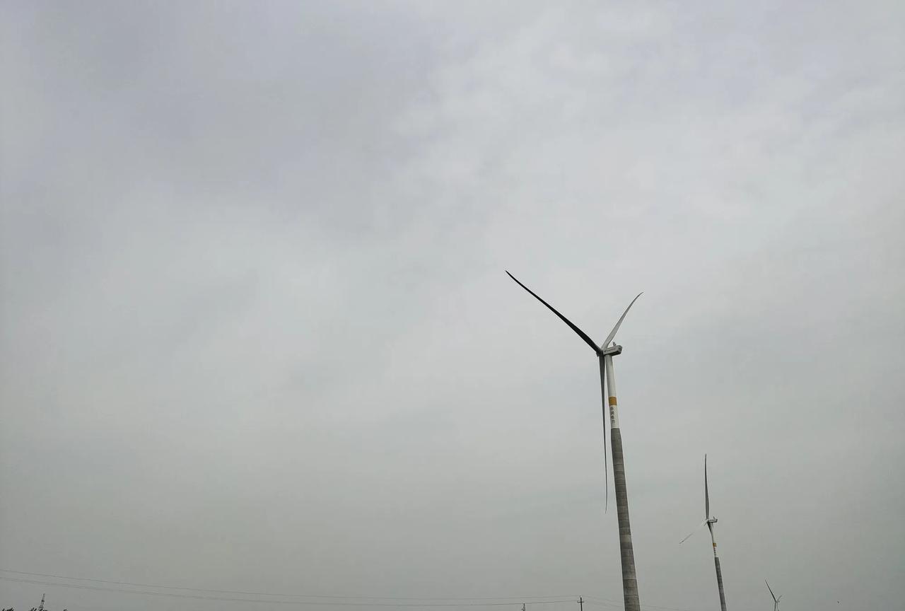 今年，各地的天气有点反常，要么缺雨，要么多水，出奇的奇怪？
小时候，六月，七月雷