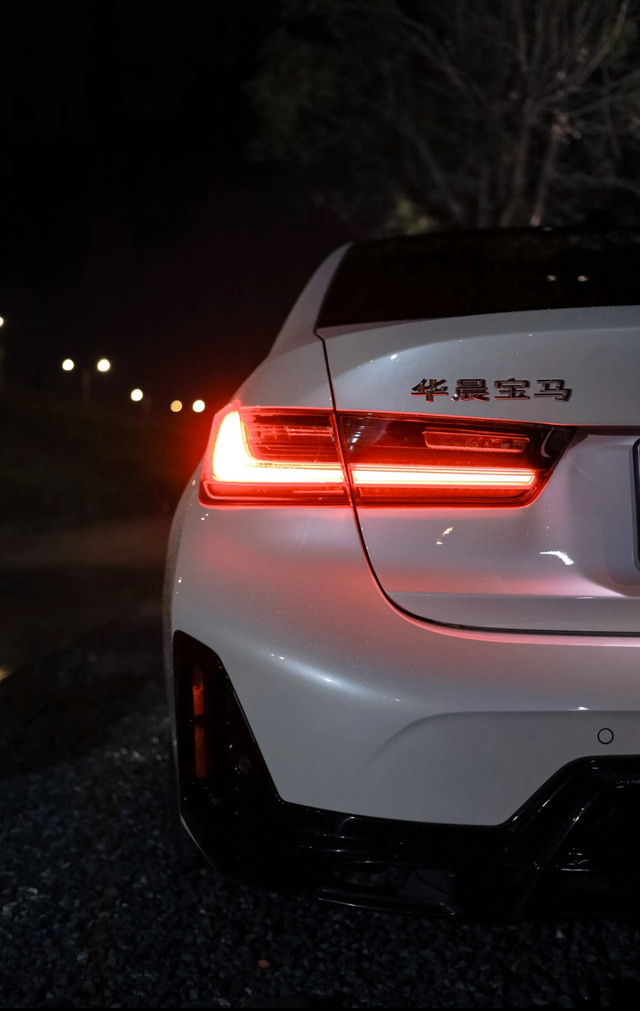 宝马3系开了两年多 说点真实的
目前开了3万公里，首先是舒适很好开，短小 起步快