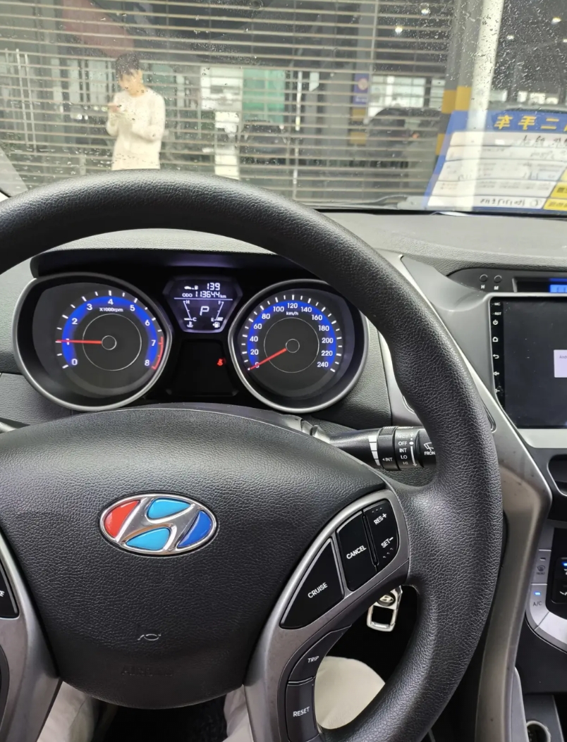 如果大家想买车。奉劝还是尽量买油车！因为现在的电车技术还不够成熟。
就目前而言，