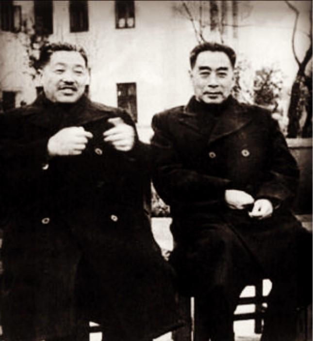 [太阳]1975年，贺龙的追悼会原本由军委全程安排，可仪式快要开始时，却突然停止