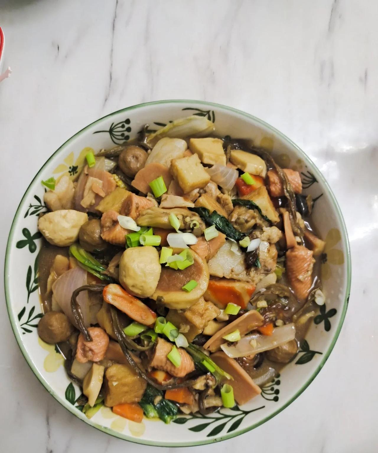 我闺蜜最近很为难，她儿子生病了，前夫和前公婆来求她复婚，回去一起照顾儿子。可是，