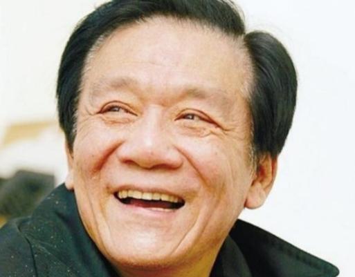 说起侯耀文，谁不认识？他是相声泰斗侯宝林的儿子，80年代的舞台上，他一身中山装，