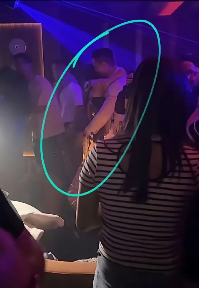 这男人，真的是胡杏儿老公吗？

那对一百分夫妻，竟然也只是老婆苦苦支撑，老公在夜