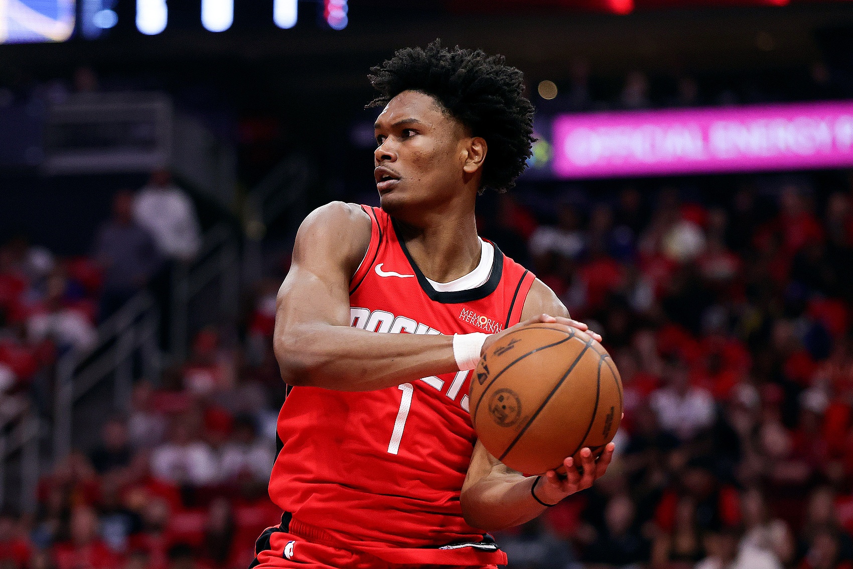 下赛季火箭队最初的目标肯定是剑指NBA总冠军的奥布莱恩杯。但现在由于范弗里特因伤