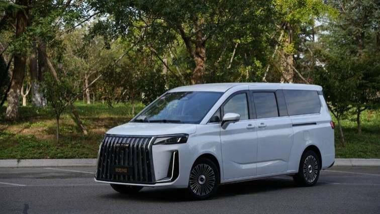 锐胜M8正式上市，定位大型MPV，配7座9座，售12.98万起