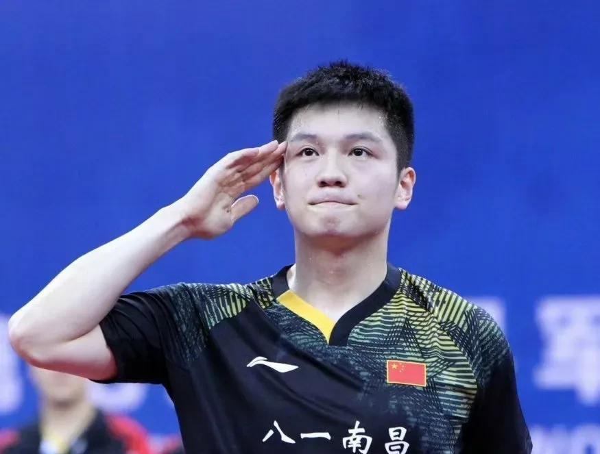 原来体育生也有自己小小的浪漫和仪式感
我之前还很纳闷为什么樊振东28号当天没有发