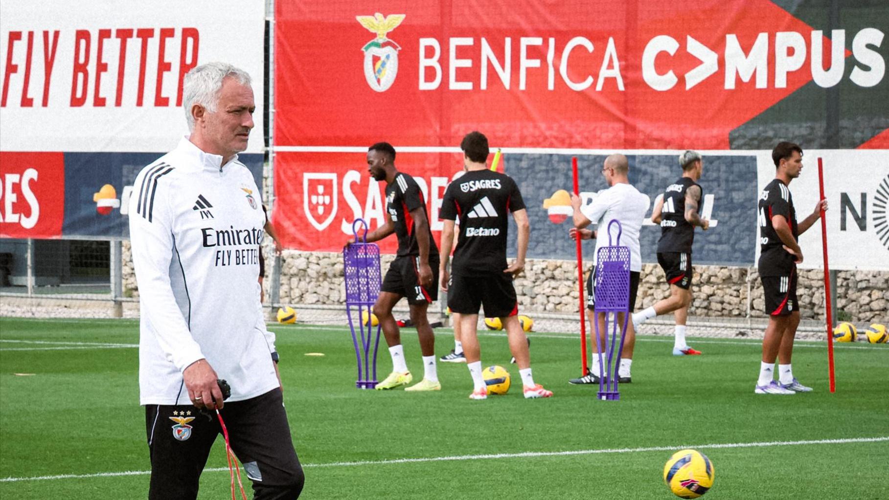 穆帅重演费内巴切一幕，已与二门续约，顶薪出球门将特鲁宾可以走