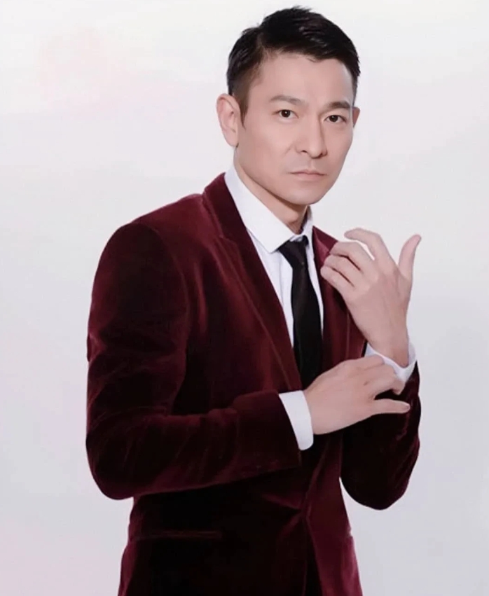 刘德华的女儿在学校跟同学说:“我爸爸是刘德华。”同学听后，马上回怼:“滚。”
