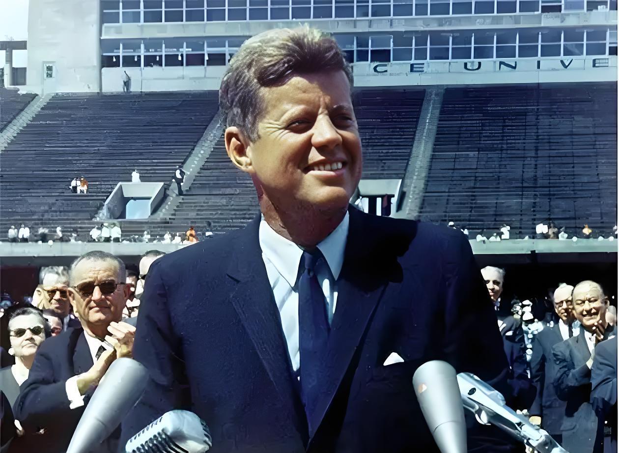 “只要我活着，中国就造不出原子弹！”
这是1962年时任美国总统肯尼迪对中国放出