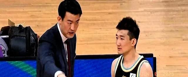 恕我直言，王博身边没有布朗等四外援，在全运会，被高诗岩和鄢手琪接二连三抢断，心态