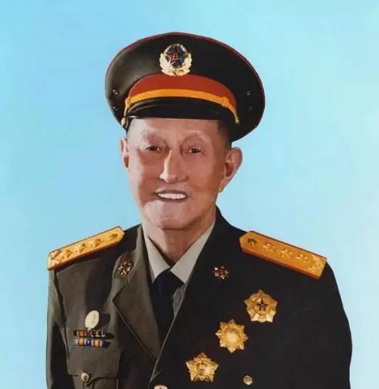 1965年秋天，毛主席在武汉问了韩先楚一句话：“洪麻子怎么样？”韩刚说完洪学智还