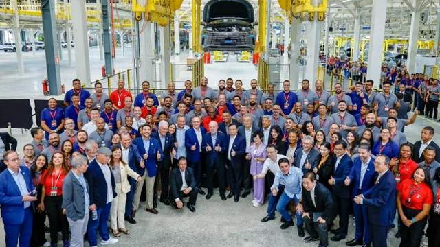 比亚迪第1400万辆新能源车在巴西工厂下线，巴西总统卢拉成为车主