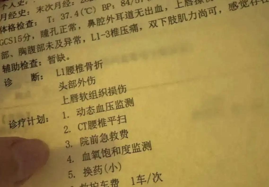 女子去公司面个试，跟面试官争辩几句，就被对方给打成骨折，这样的公司就没人管管吗？