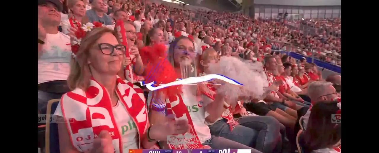 主场的力量太强大了!
以前看我们自己主场的比赛，看球迷对客场的发球喝倒彩，还觉得