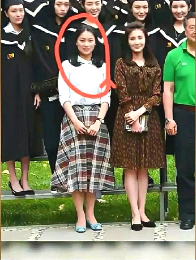 上大学就暗恋老师毕业后终于娶了她！神评：老师教你读书，你教老师育人！