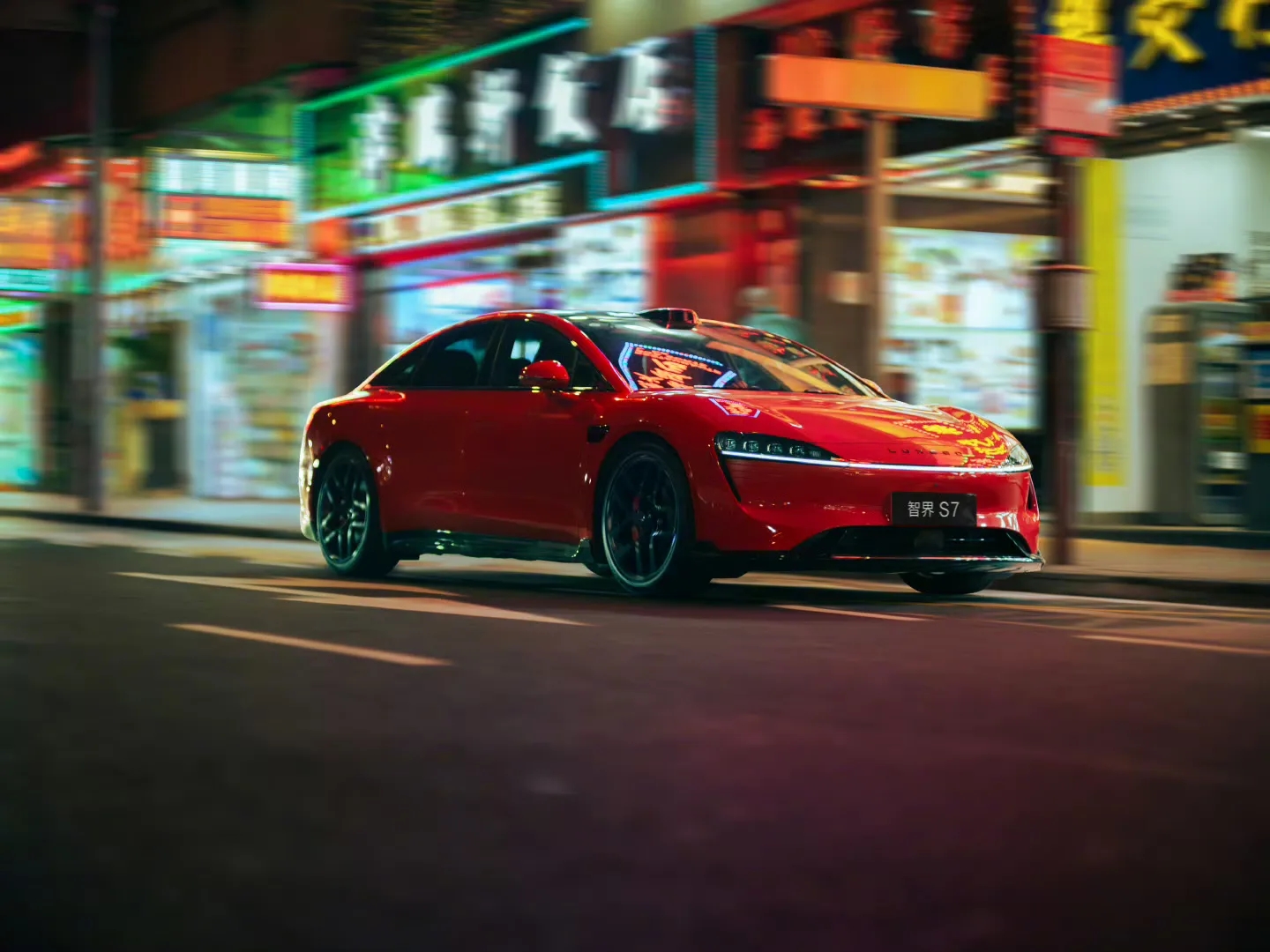 现在华为跟赛力斯合作问界，跟奇瑞合作智界，跟北汽合作享界，跟江淮合作尊界，再跟上