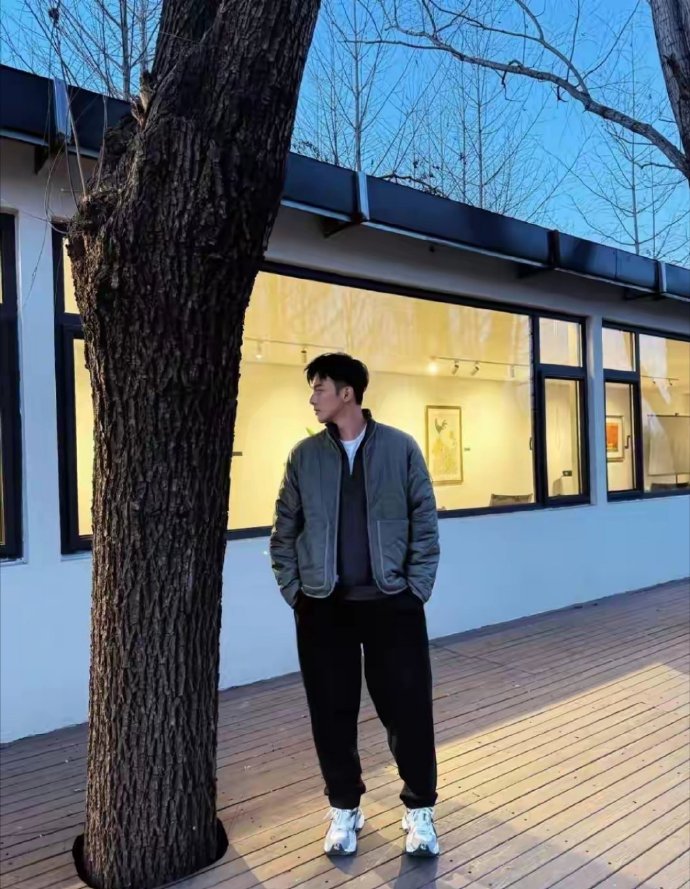 41岁叶祖新晒健身照！称：网课上了，新词儿学了，锻炼身体长脑子 ​​​