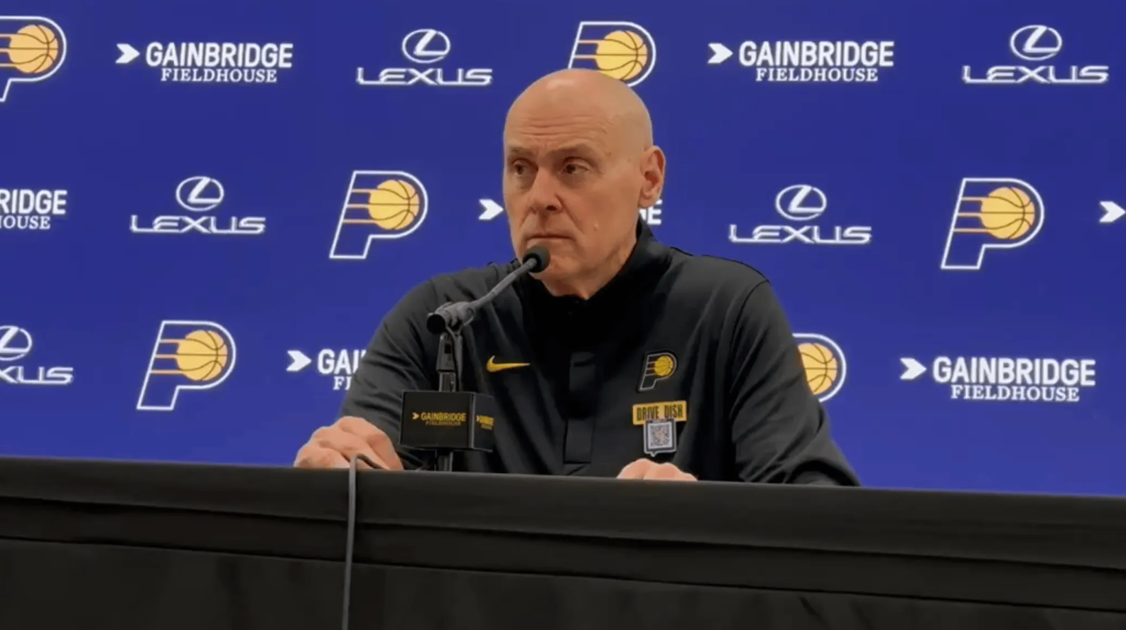 NBA常规赛，经过双加时，步行者以135-141不敌雷霆。
赛后，步行者主帅里克