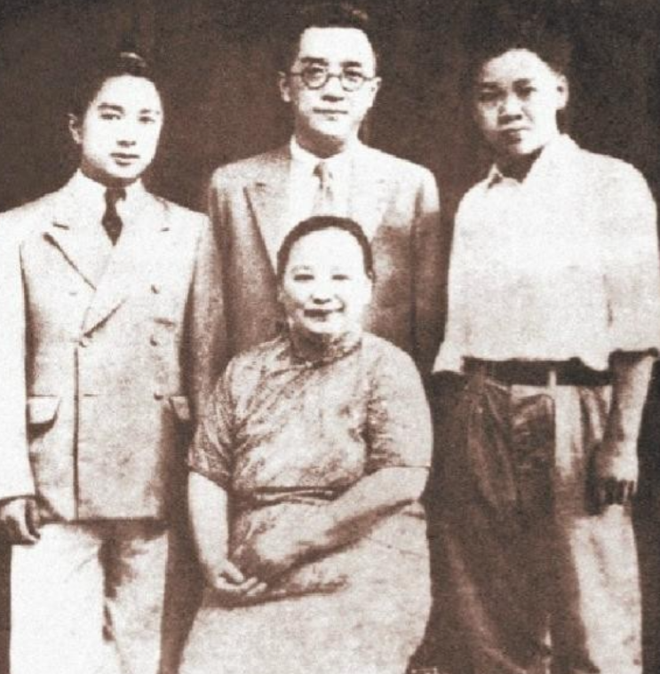 1948年，胡适决定携全家离开大陆，但唯独有一人死活也不肯走，他就是胡适的儿子胡