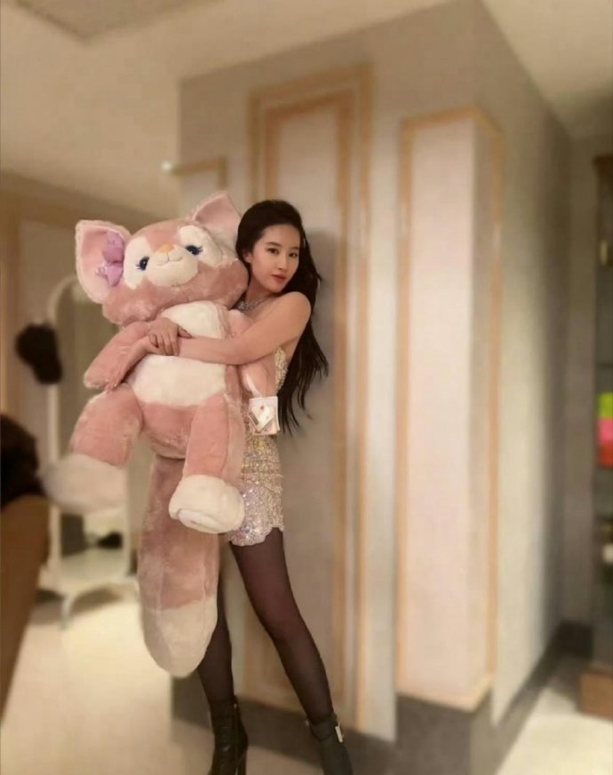 不愧是仙女姐姐刘亦菲，谁能顶得住啊，太美了！