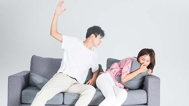 鼻梁打断也不离？浙江女子忍家暴20年：只要钱到位，打死无所谓！